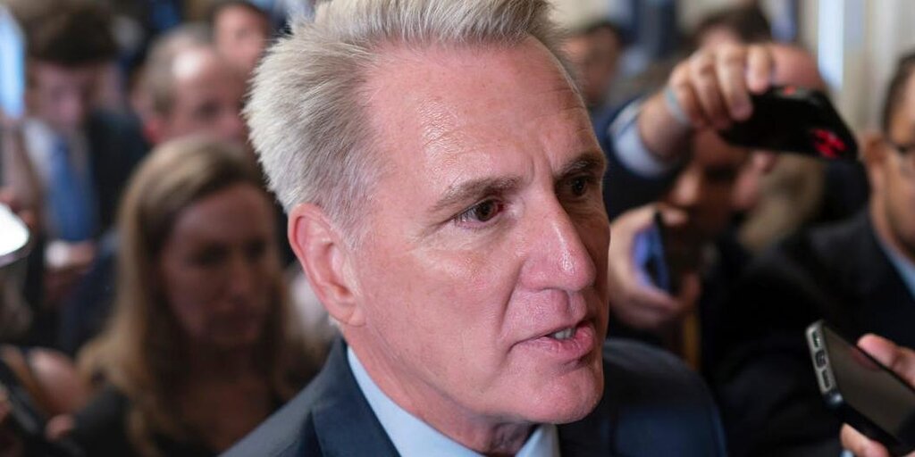 Kevin McCarthy absent alors que le président perd son salaire, son bureau et Intel Access Kevin McCarthy absent alors que le président perd son salaire, son bureau et Intel Access