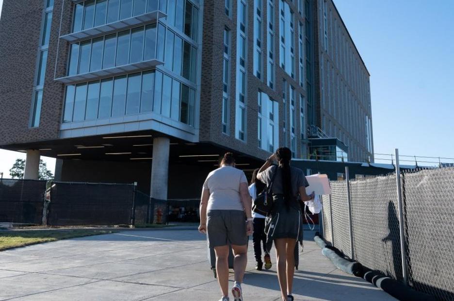La police recherche un suspect après que cinq personnes ont été blessées dans une fusillade à l’université d’État de Morgan La police recherche un suspect après que cinq personnes ont été blessées dans une fusillade à l’université d’État de Morgan