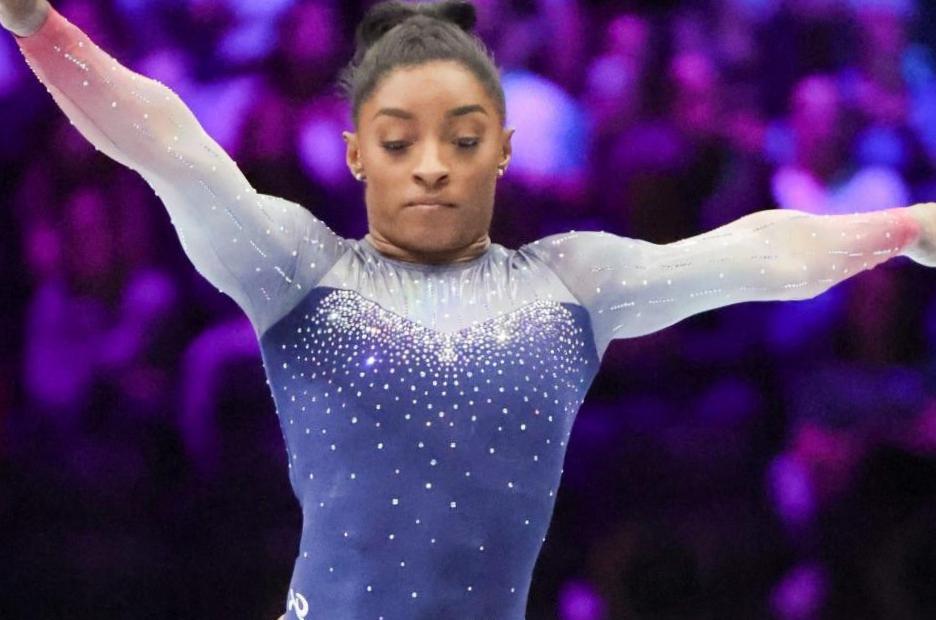 Simone Biles fait sauter la gymnastique féminine américaine pour remporter la septième médaille d’or mondiale consécutive Simone Biles fait sauter la gymnastique féminine américaine pour remporter la septième médaille d’or mondiale consécutive
