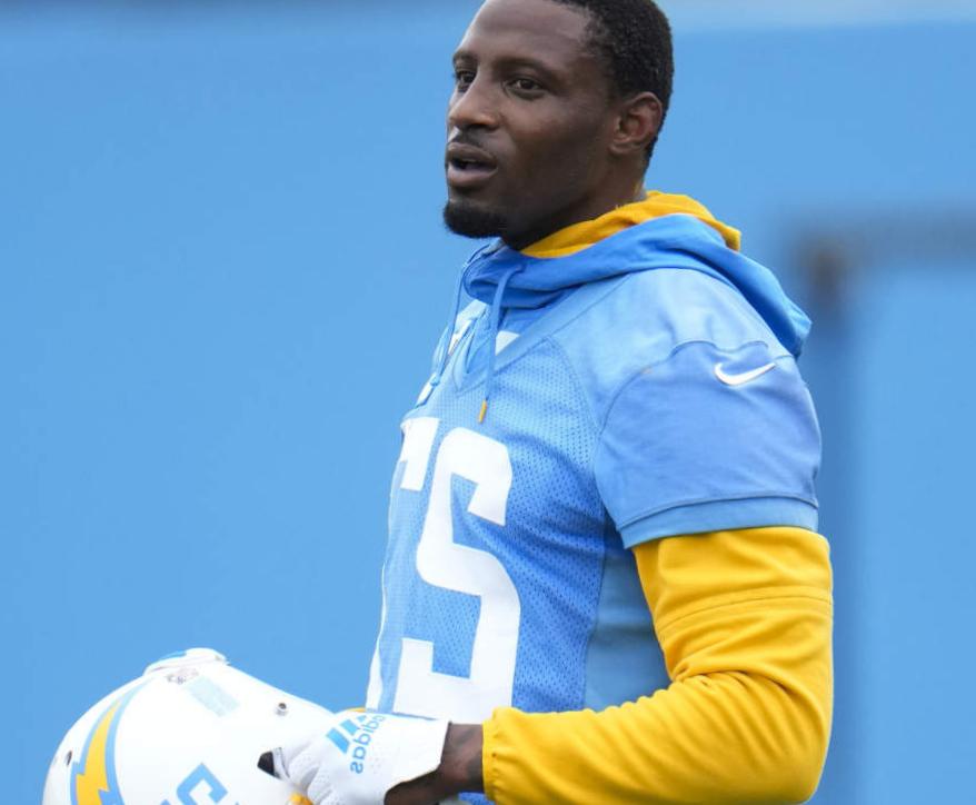 Les Chargers échangent JC Jackson aux Patriots, selon une source de l’AP Les Chargers échangent JC Jackson aux Patriots, selon une source de l’AP
