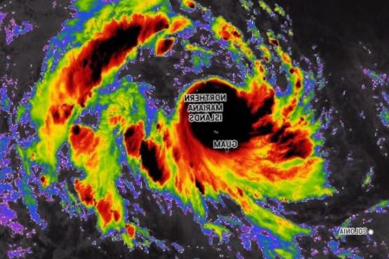 Le typhon Bolaven engloutit Guam et les îles Mariannes du Nord avec du vent et de la pluie Le typhon Bolaven engloutit Guam et les îles Mariannes du Nord avec du vent et de la pluie