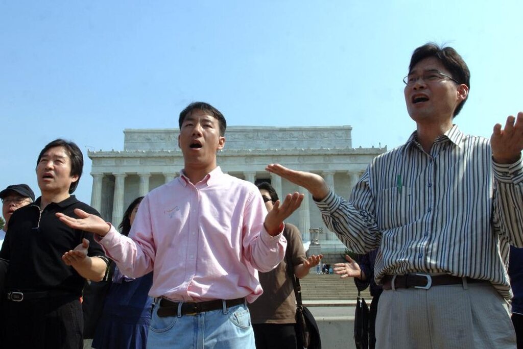 Un nombre croissant d’Américains d’origine asiatique déclarent n’avoir aucune religion, selon une enquête Pew