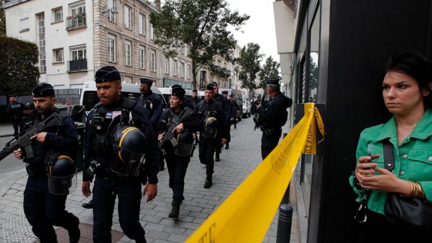 Un enseignant est mort et 2 personnes sont blessées après une attaque au couteau en France qui fait écho aux meurtres de 2020 Un enseignant est mort et 2 personnes sont blessées après une attaque au couteau en France qui fait écho aux meurtres de 2020