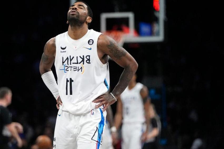 Kyrie Irving rejoint les Dallas Mavericks Kyrie Irving rejoint les Dallas Mavericks