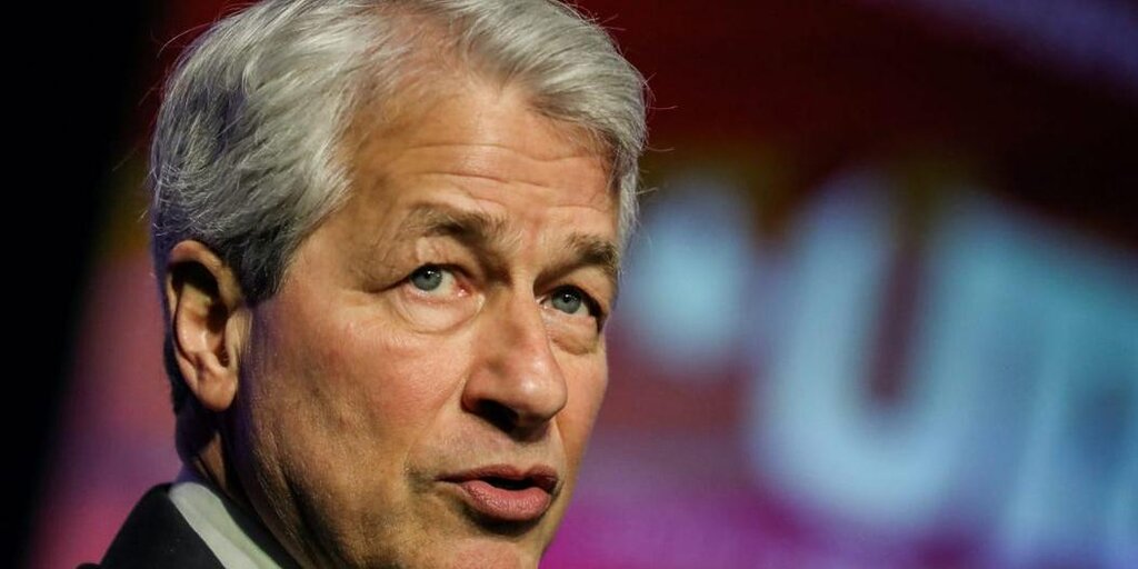 Dimon de JPMorgan et Solomon de Goldman mettent en garde contre les difficultés économiques et les risques de conflit