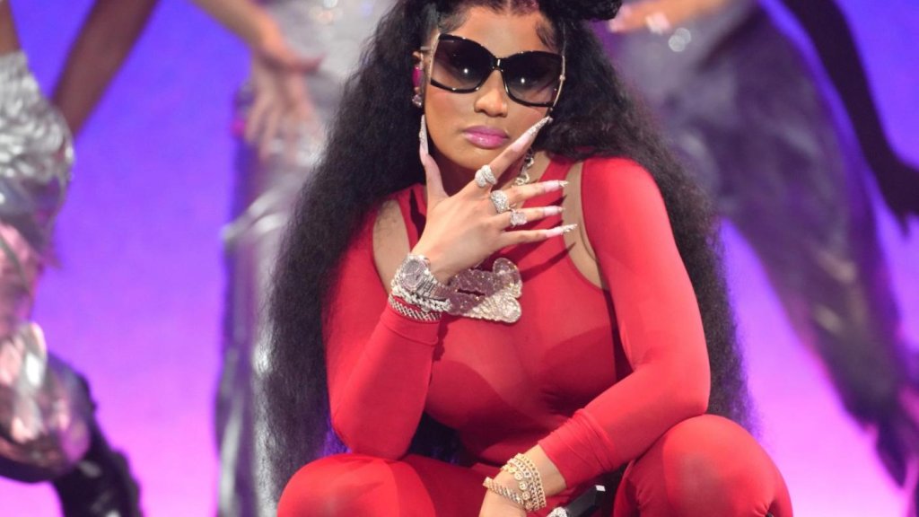 Nicki Minaj saute sur le rythme « All the Parties » de Drake sur un nouveau style libre Nicki Minaj saute sur le rythme « All the Parties » de Drake sur un nouveau style libre
