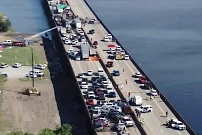7 Morts dans un carambolage de 158 véhicules sur l’autoroute de Louisiane 7 Morts dans un carambolage de 158 véhicules sur l’autoroute de Louisiane