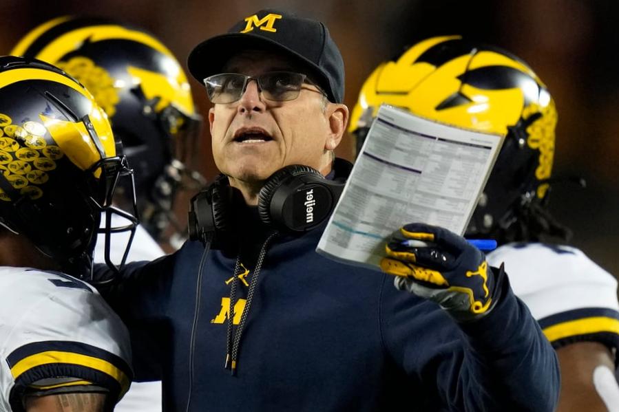 Source AP : billets achetés au nom d’un membre du personnel suspendu du Michigan pour deux matchs pour le titre de la SEC Source AP : billets achetés au nom d’un membre du personnel suspendu du Michigan pour deux matchs pour le titre de la SEC