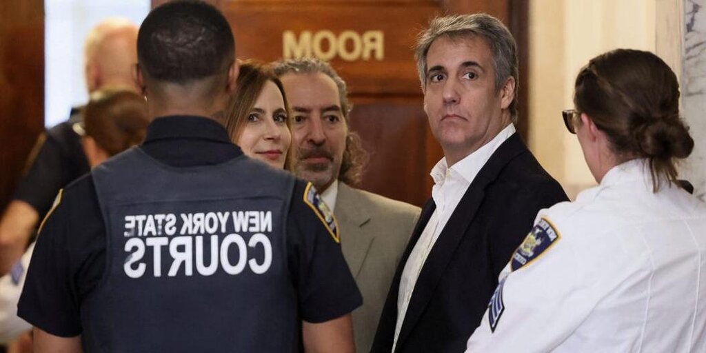 Michael Cohen a décroché un bon coup de poing dans un procès pour fraude, mais Trump a volé la une des journaux Michael Cohen a décroché un bon coup de poing dans un procès pour fraude, mais Trump a volé la une des journaux