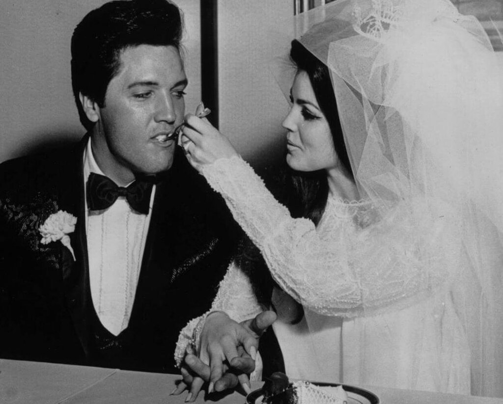 Priscilla Presley a trouvé une lettre incriminante d’une femme nommée « Lizard Tongue » dans la maison de vacances d’Elvis