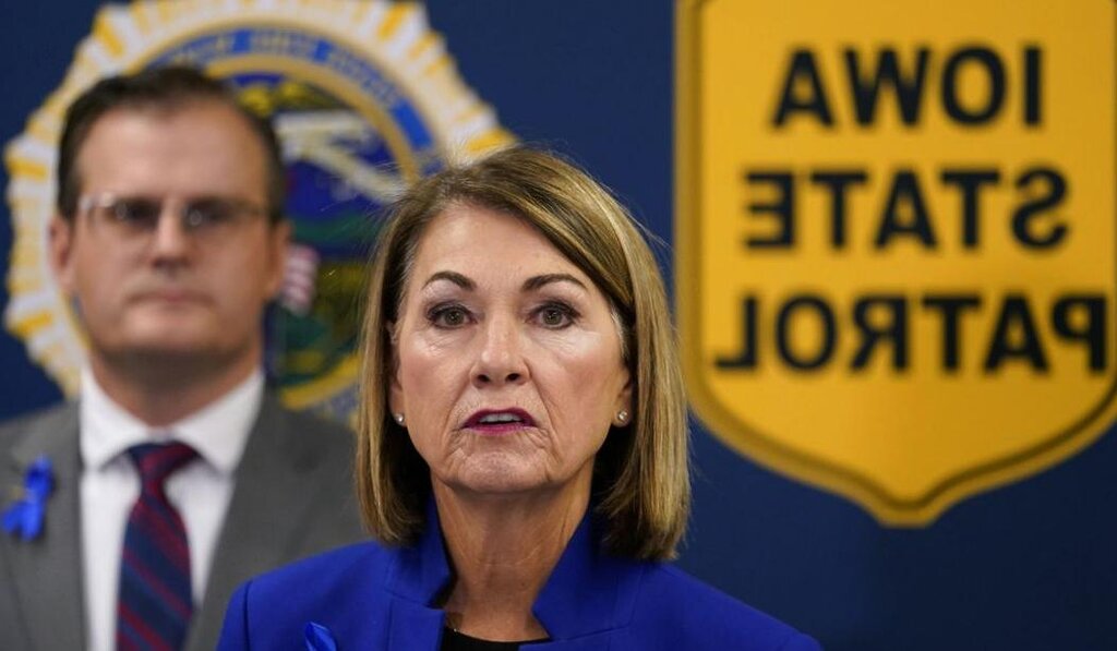 Kim Reynolds soutiendra Ron DeSantis à la présidence, selon des sources de l’AP