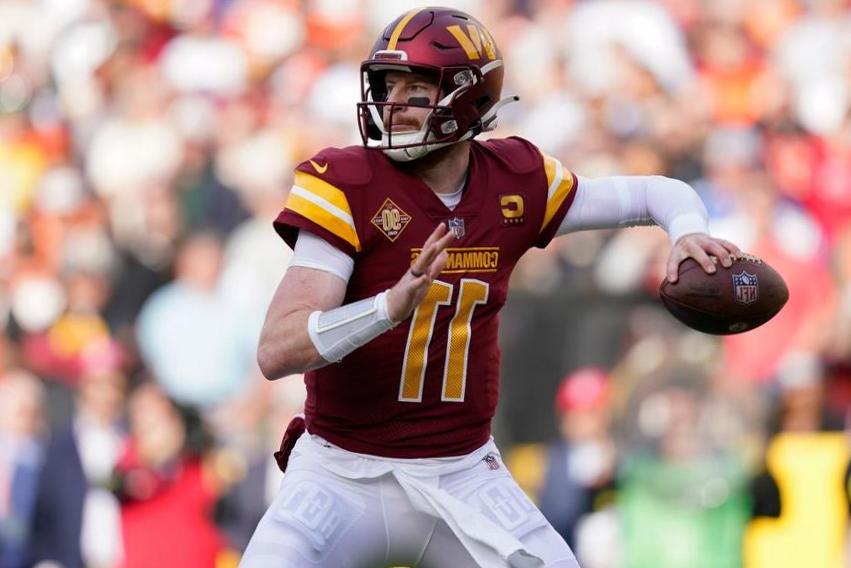 Le quart-arrière vétéran Carson Wentz signe avec les Rams de Los Angeles, selon une source AP