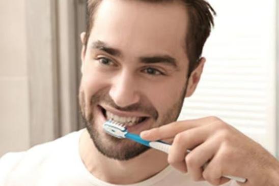 Un dentifrice spécial pourrait supprimer l’allergie aux arachides chez les adultes