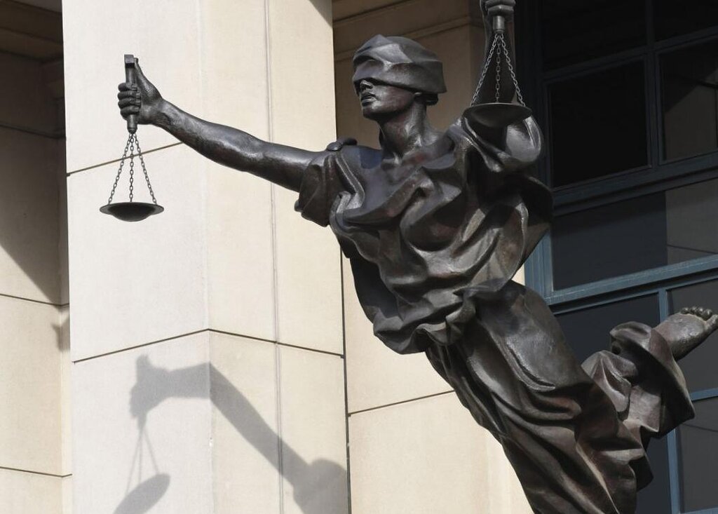 Les autorités arrêtent trois personnes pour avoir prétendument dirigé des bordels haut de gamme dans le Massachusetts, en Virginie