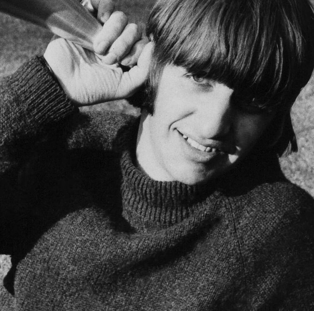 Ringo Starr a déclaré qu’il avait fait exploser son haut à la fin de « Strawberry Fields Forever » des Beatles