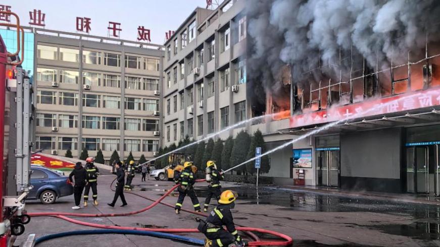 Un incendie dans le bâtiment d’une société minière de charbon dans le nord de la Chine fait 26 morts et des dizaines de blessés Un incendie dans le bâtiment d’une société minière de charbon dans le nord de la Chine fait 26 morts et des dizaines de blessés