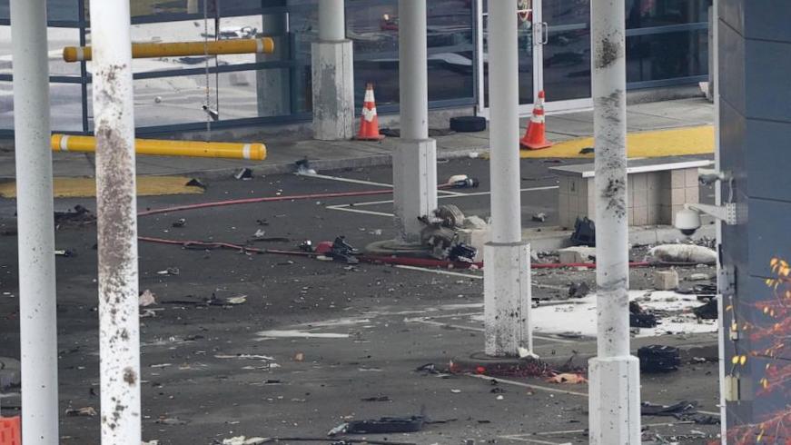 2 Morts après l’explosion d’un véhicule au poste frontalier de Rainbow Bridge à Niagara Falls, selon un responsable 2 Morts après l’explosion d’un véhicule au poste frontalier de Rainbow Bridge à Niagara Falls, selon un responsable