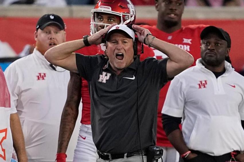 Dana Holgorsen licenciée de son poste d’entraîneur de football de Houston après cinq saisons, selon une source AP Dana Holgorsen licenciée de son poste d’entraîneur de football de Houston après cinq saisons, selon une source AP