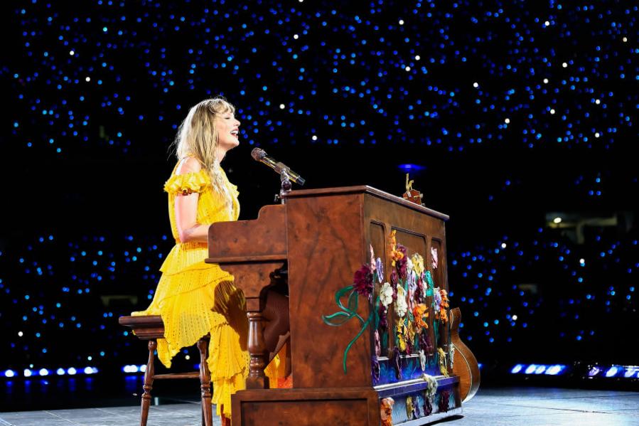 Taylor Swift interprète « Safe & Sound » et « Untouchable » à São Paulo Taylor Swift interprète « Safe & Sound » et « Untouchable » à São Paulo