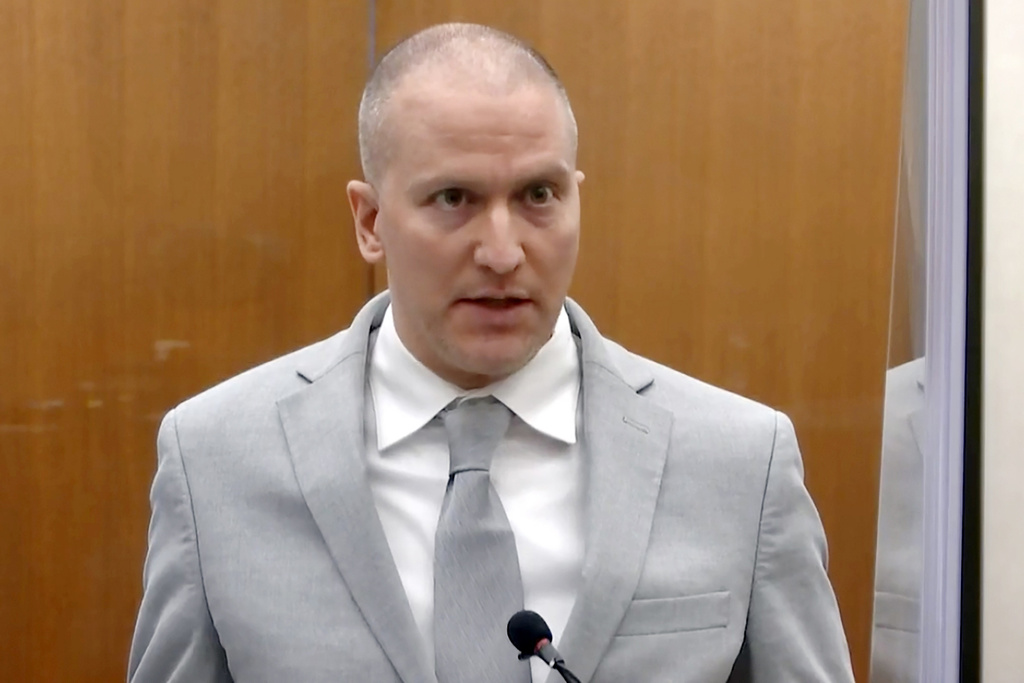 L’ancien officier Derek Chauvin, reconnu coupable du meurtre de George Floyd, a été poignardé en prison, selon une source de l’AP L’ancien officier Derek Chauvin, reconnu coupable du meurtre de George Floyd, a été poignardé en prison, selon une source de l’AP