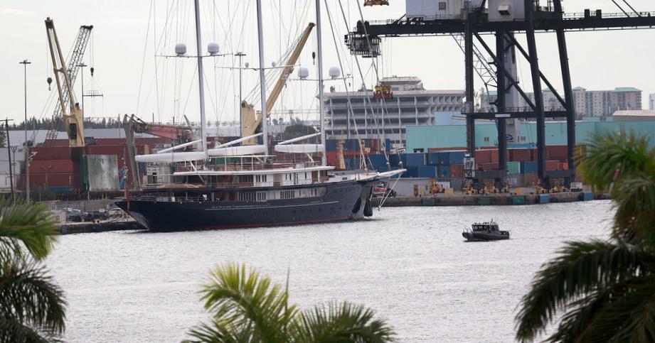 Koru, le yacht géant de Jeff Bezos, est trop grand pour être ancré à proximité d’autres en Floride Koru, le yacht géant de Jeff Bezos, est trop grand pour être ancré à proximité d’autres en Floride