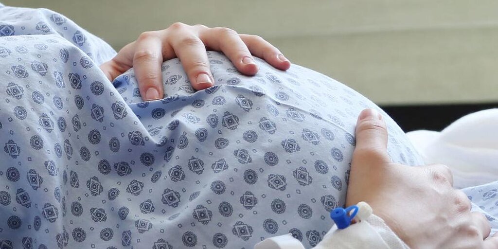 Une femme de 70 ans « se sent bien » après avoir eu recours à la FIV pour donner naissance à des jumeaux Une femme de 70 ans « se sent bien » après avoir eu recours à la FIV pour donner naissance à des jumeaux