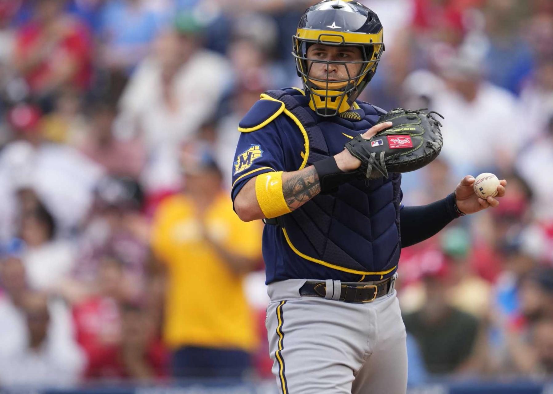 Les Astros de Houston et le receveur Victor Caratini acceptent un contrat de 12 millions de dollars sur 2 ans, selon une source AP Les Astros de Houston et le receveur Victor Caratini acceptent un contrat de 12 millions de dollars sur 2 ans, selon une source AP