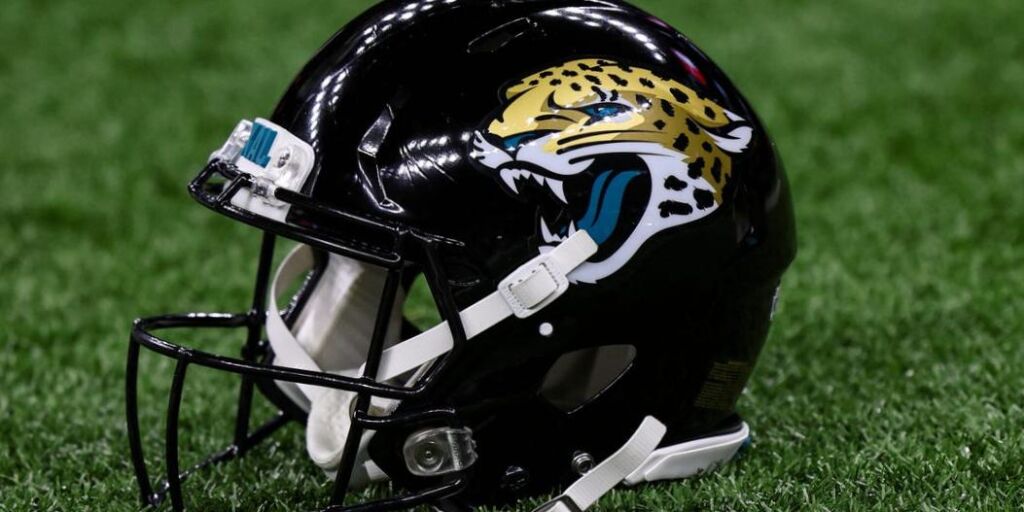Un ancien employé des Jaguars de Jacksonville accusé d’avoir volé 22 millions de dollars à l’équipe Un ancien employé des Jaguars de Jacksonville accusé d’avoir volé 22 millions de dollars à l’équipe
