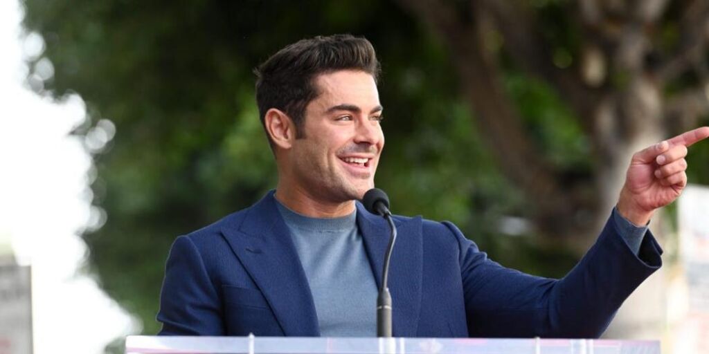 Zac Efron chante toujours des chansons de « High School Musical » sous la douche