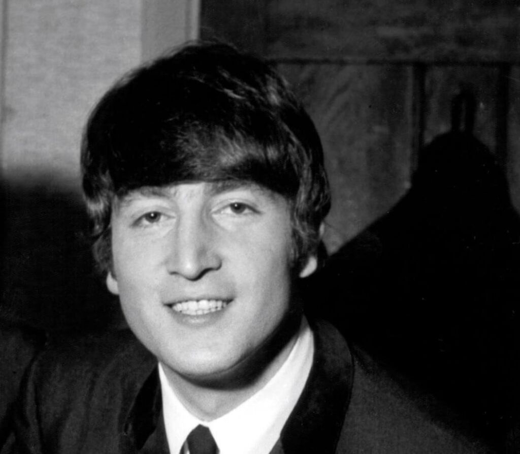 John Lennon a déclaré qu’il avait du mal à parler aux musiciens parce qu’il était « très timide »
