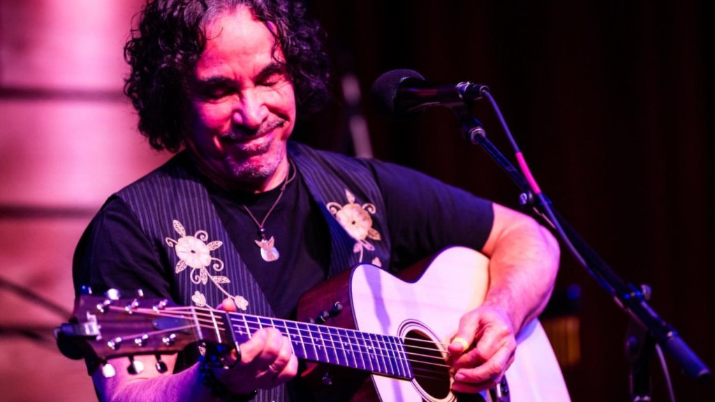 John Oates de Hall and Oates sort une nouvelle chanson caritative « Get Your Smile On »