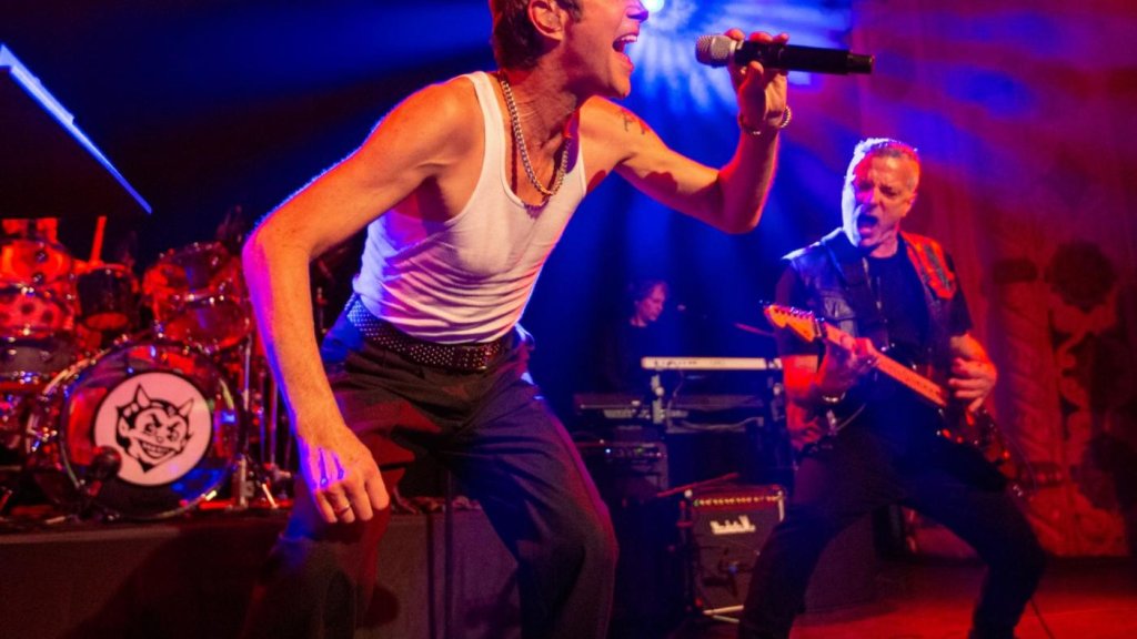 Porno for Pyros sort une nouvelle chanson de vacances « Pete’s Dad »