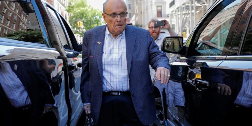 Rudy Giuliani ne pourra probablement pas se permettre un jugement pour diffamation de 148 millions de dollars