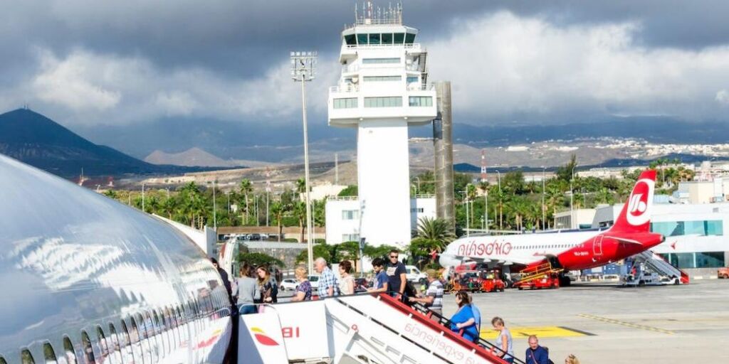 La police affirme que les employés des aéroports espagnols ont volé plus de 2 millions de dollars dans les valises des voyageurs La police affirme que les employés des aéroports espagnols ont volé plus de 2 millions de dollars dans les valises des voyageurs