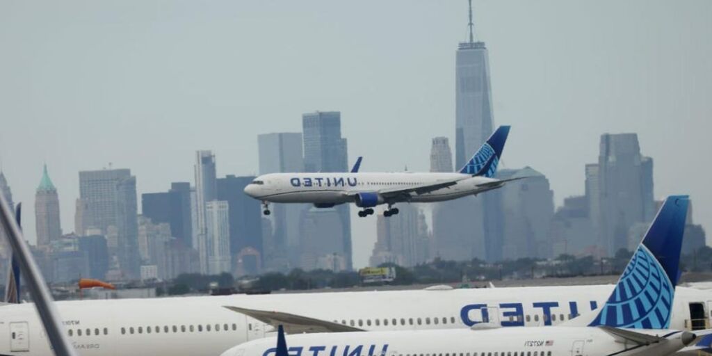 Un vol d’United Airlines a été détourné et a pris feu après son atterrissage Un vol d’United Airlines a été détourné et a pris feu après son atterrissage