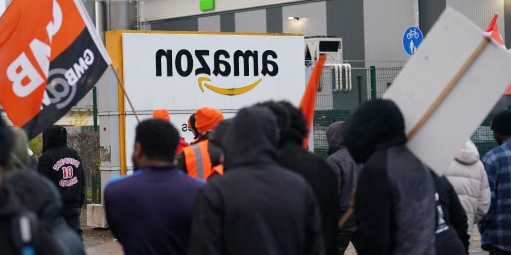 Amazon Warehouse a demandé aux travailleurs en difficulté financière d’écrire à sa mascotte : rapport