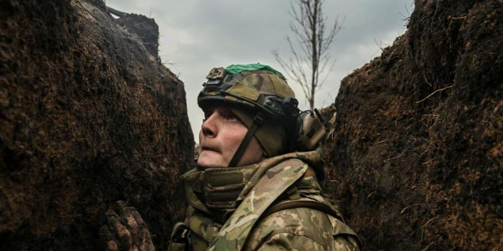 Les troupes ukrainiennes affirment que des drones russes larguent des gaz lacrymogènes, étouffent et déclenchent des incendies