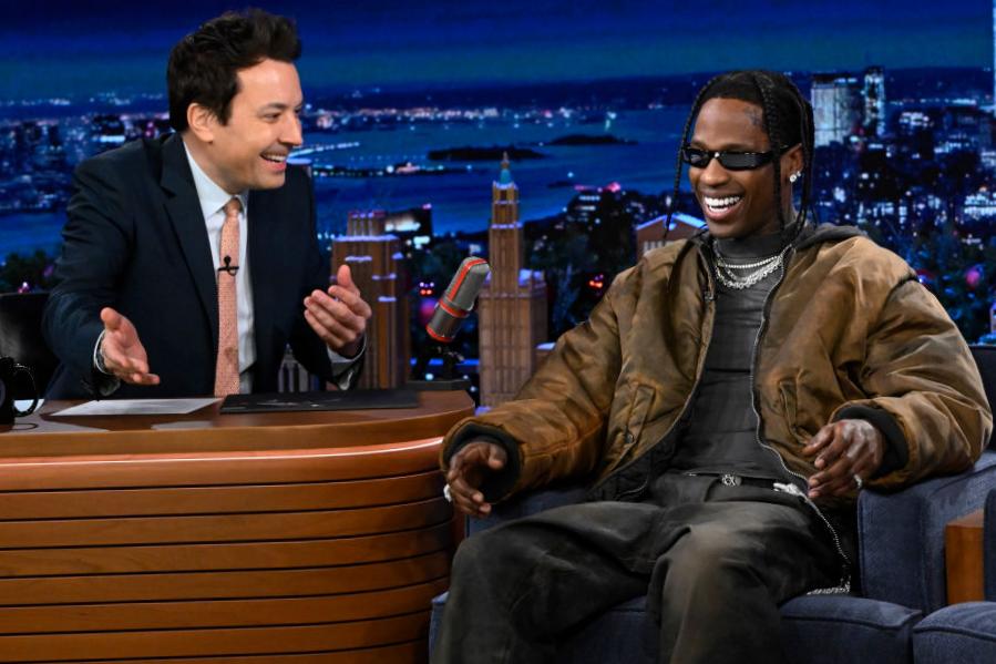 Travis Scott explique pourquoi il a interprété « Fe ! N » 10 fois de suite Travis Scott explique pourquoi il a interprété « Fe ! N » 10 fois de suite