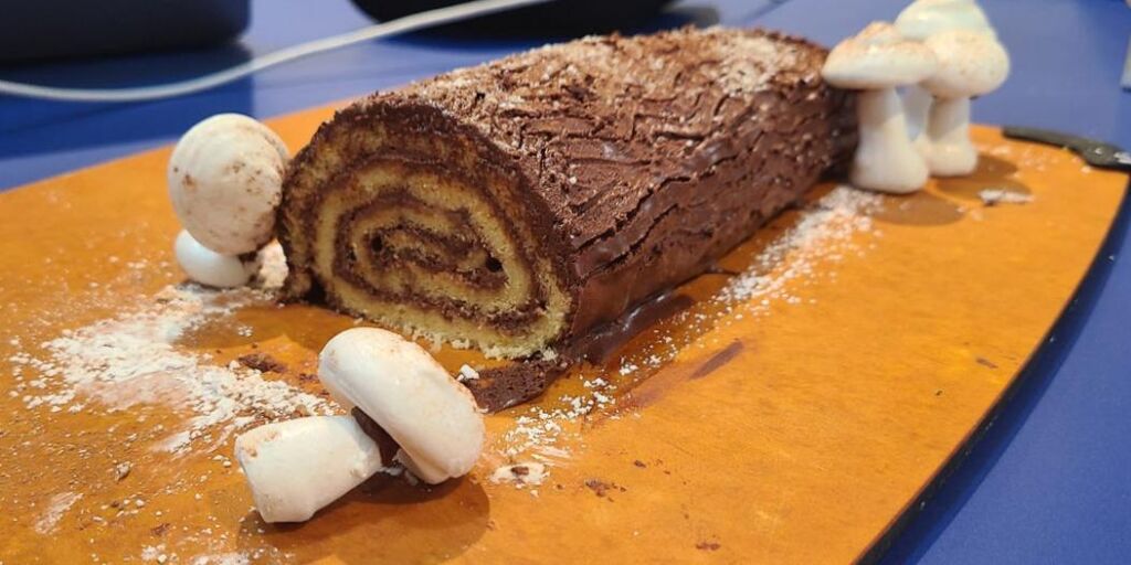 J’ai préparé la recette de bûche de Noël de Julia Child et c’était délicat