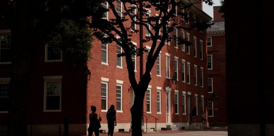 Un étudiant de Harvard réagit à la démission de la présidente Claudine Gay Un étudiant de Harvard réagit à la démission de la présidente Claudine Gay