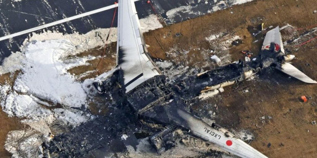 La transcription de l'accident de Japan Airlines contredit l'histoire du capitaine de la Garde côtière La transcription de l'accident de Japan Airlines contredit l'histoire du capitaine de la Garde côtière