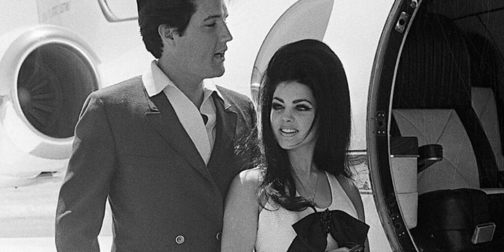 Priscilla Presley admet avoir joué la musique d'Elvis Presley pour sa mère avant sa mort