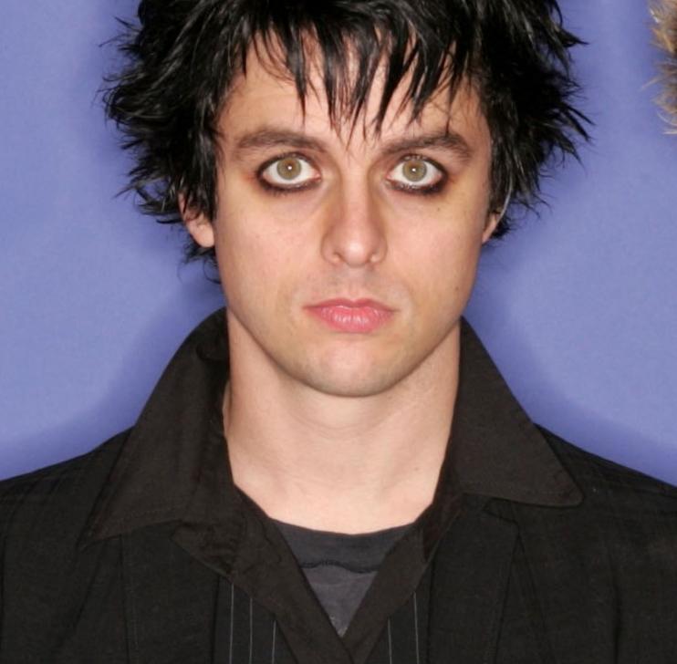 Billie Joe Armstrong a déclaré que cette chanson du Green Day parlait de Trump provoquant la « guerre civile » Billie Joe Armstrong a déclaré que cette chanson du Green Day parlait de Trump provoquant la « guerre civile »