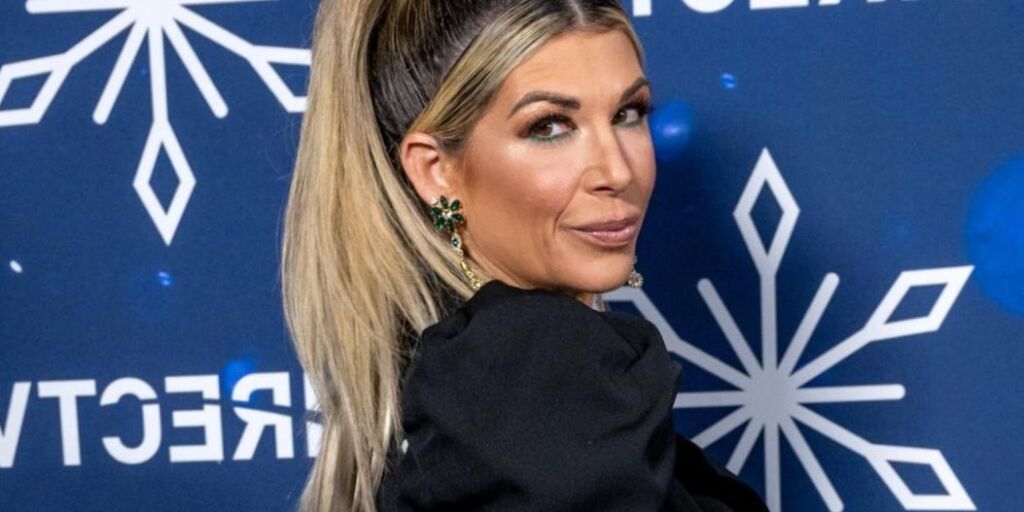 Alexis Bellino, ancien élève de « Real Housewives of Orange County », serait sur le point de rejoindre la série Bravo : tous les détails Alexis Bellino, ancien élève de « Real Housewives of Orange County », serait sur le point de rejoindre la série Bravo : tous les détails