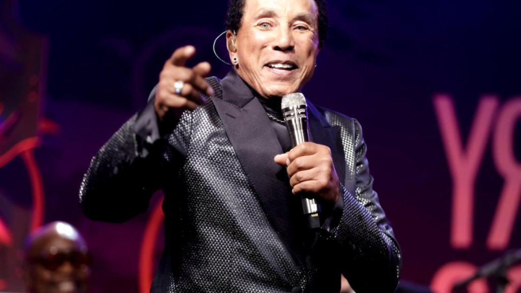 Smokey Robinson répond aux TikTokers découvrant son album « Gasms » Smokey Robinson répond aux TikTokers découvrant son album « Gasms »