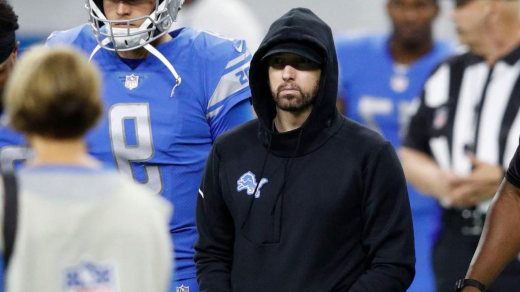 Eminem, fan des Lions qui souffre depuis longtemps, demande au QB des Rams de laisser Détroit gagner