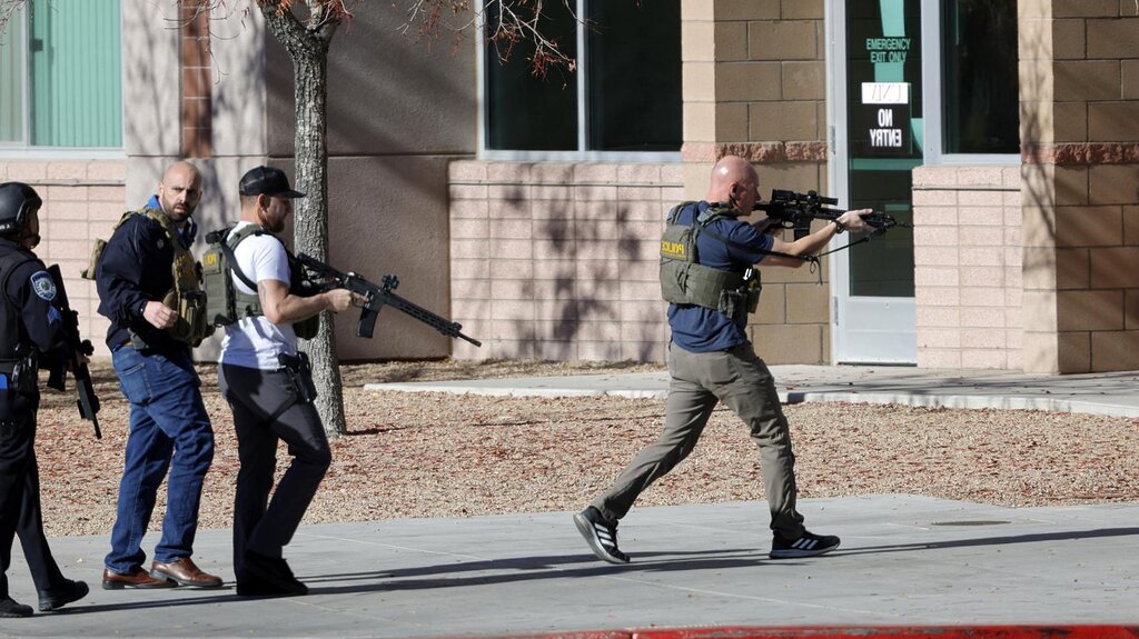 Source AP : le suspect de la fusillade de Las Vegas était un professeur qui avait postulé pour un emploi à l'UNLV Source AP : le suspect de la fusillade de Las Vegas était un professeur qui avait postulé pour un emploi à l'UNLV