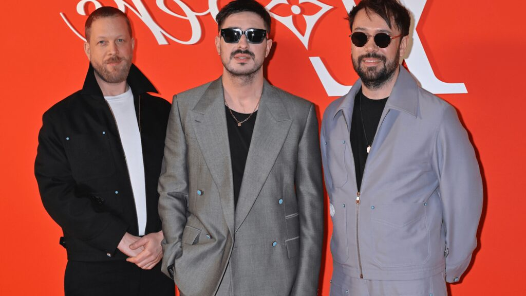 Mumford & Sons et Pharrell s'associent sur le nouveau single « Good People » Mumford & Sons et Pharrell s'associent sur le nouveau single « Good People »
