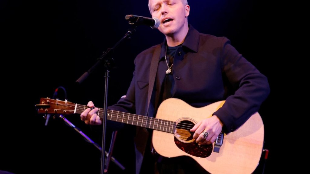 Jason Isbell annule son deuxième concert consécutif, invoquant un virus