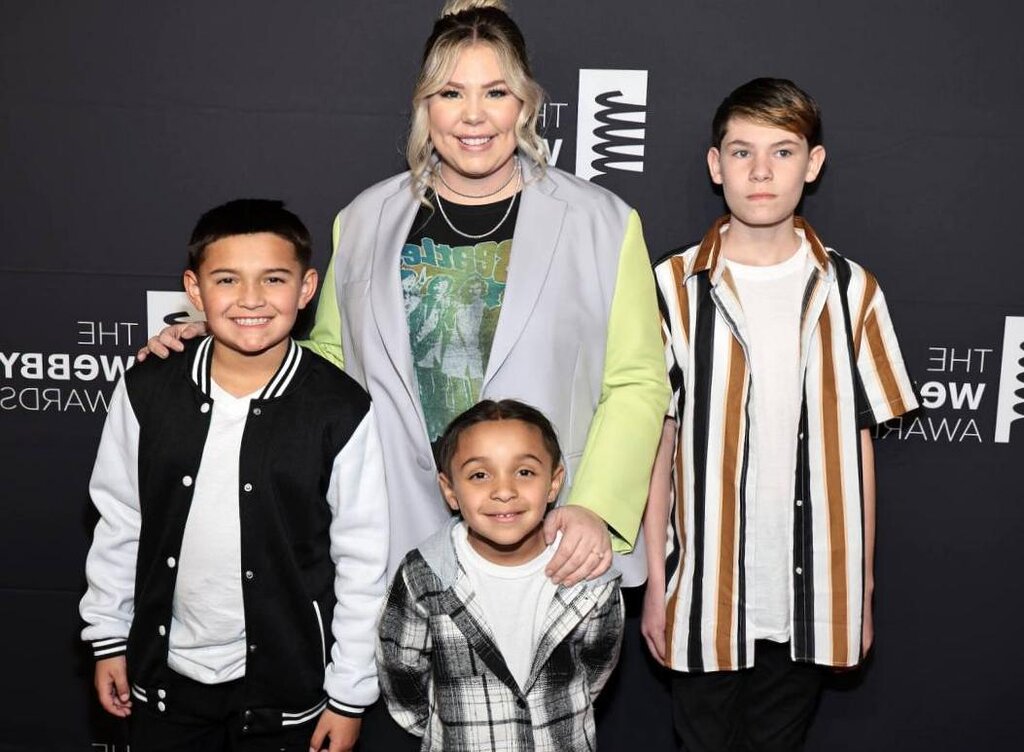 Kailyn Lowry, star de « Teen Mom 2 », a déchiré une incision de césarienne après la naissance de jumeaux Kailyn Lowry, star de « Teen Mom 2 », a déchiré une incision de césarienne après la naissance de jumeaux